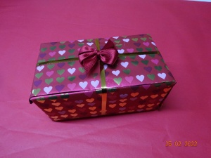 Ballotin Box (Hearts) with 16 Chosen Chocolates 225g